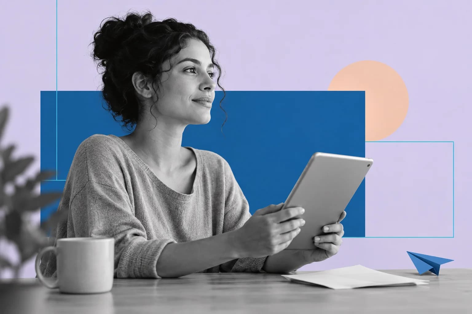 Colagem ilustrativa de uma pessoa com um tablet e um avião de papel azul.